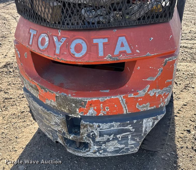 image for item FB0623 Toyota 7FGU30 forklift