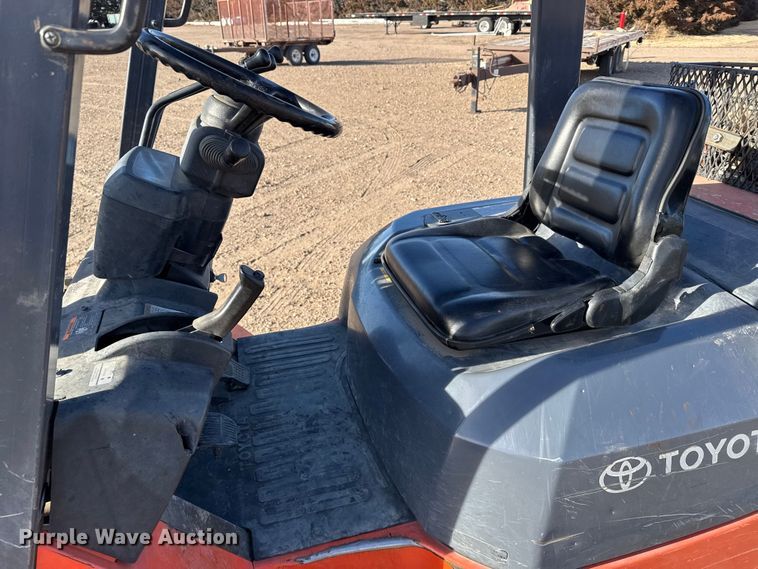 image for item FB0623 Toyota 7FGU30 forklift
