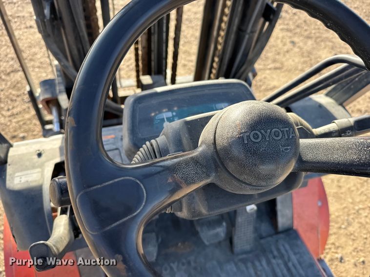 image for item FB0623 Toyota 7FGU30 forklift