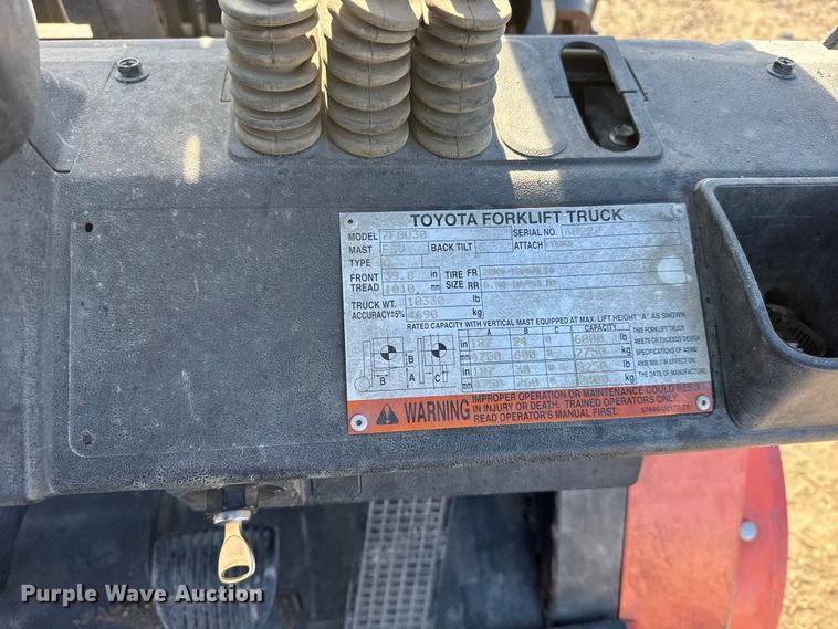 image for item FB0623 Toyota 7FGU30 forklift