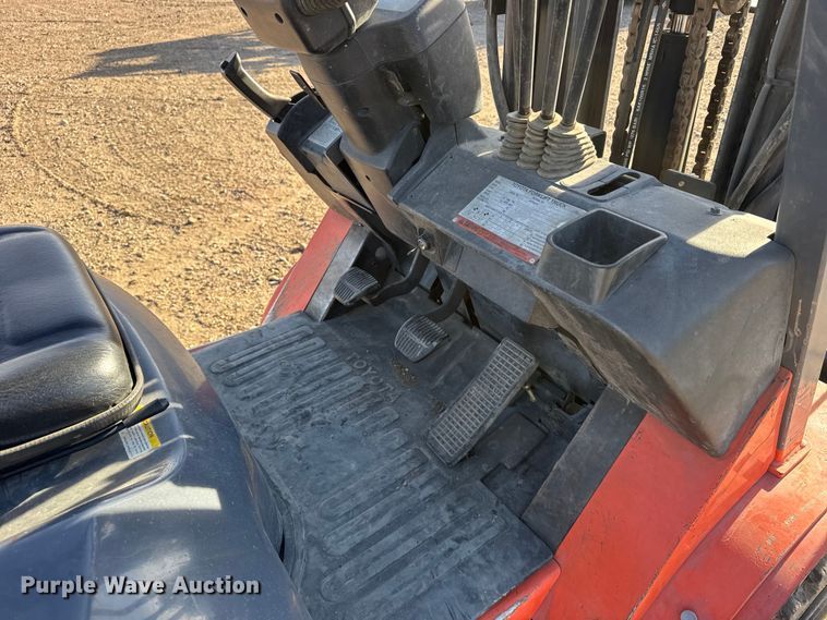 image for item FB0623 Toyota 7FGU30 forklift