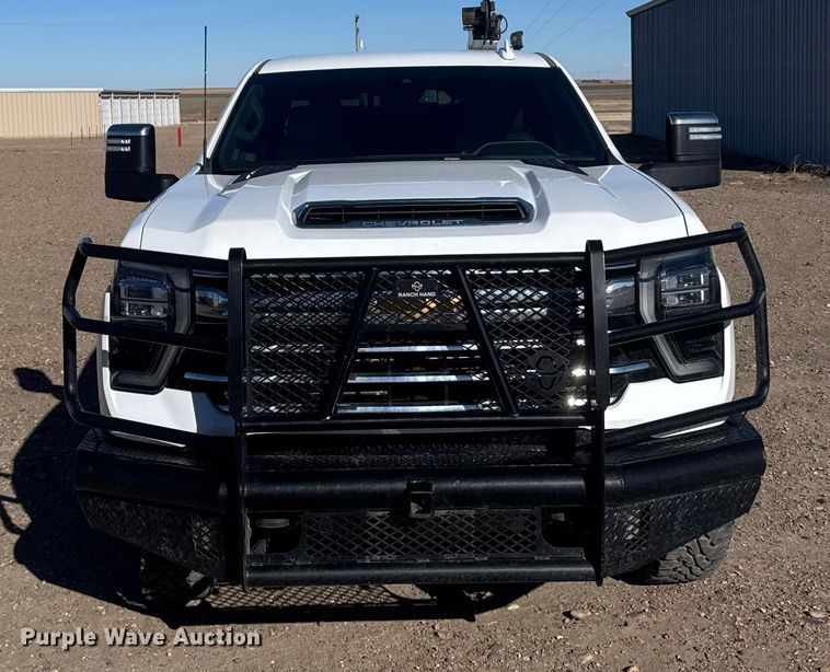 image for item FB0631 2024 Chevrolet Silverado 2500HD Crew Cab flatbed pickup truck