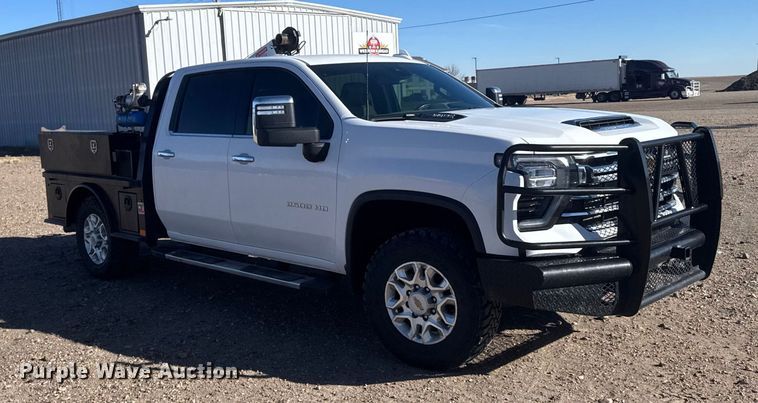 image for item FB0631 2024 Chevrolet Silverado 2500HD Crew Cab flatbed pickup truck