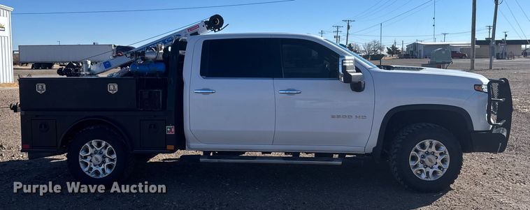 image for item FB0631 2024 Chevrolet Silverado 2500HD Crew Cab flatbed pickup truck