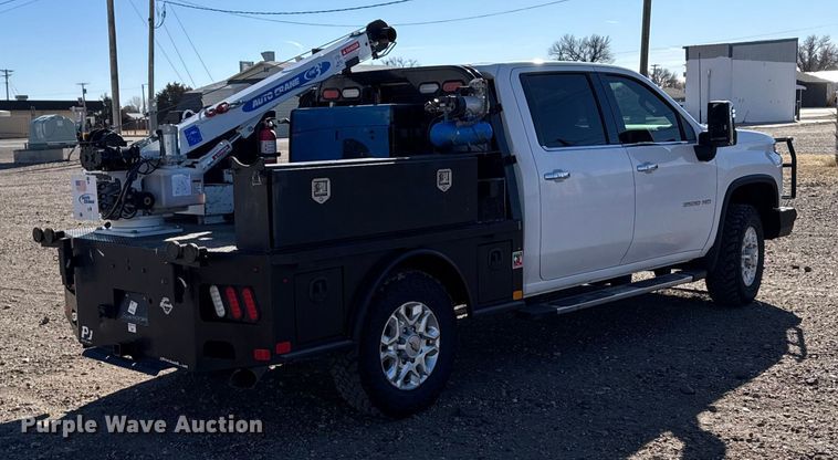 image for item FB0631 2024 Chevrolet Silverado 2500HD Crew Cab flatbed pickup truck