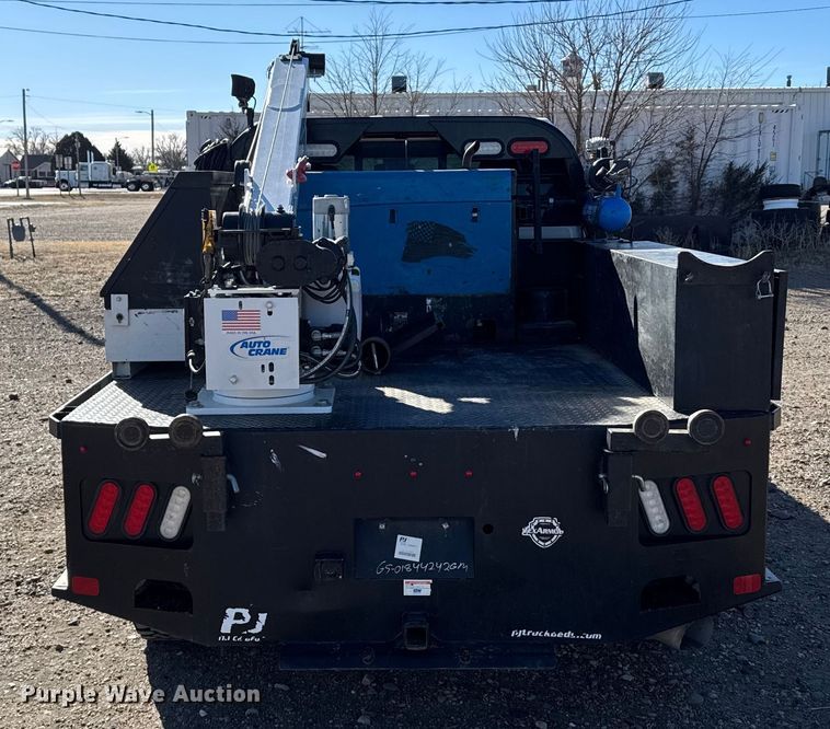 image for item FB0631 2024 Chevrolet Silverado 2500HD Crew Cab flatbed pickup truck