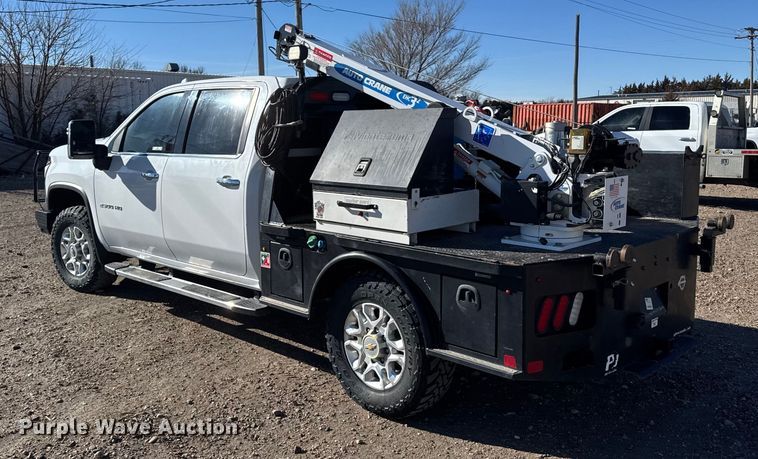 image for item FB0631 2024 Chevrolet Silverado 2500HD Crew Cab flatbed pickup truck