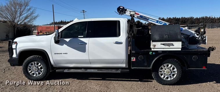 image for item FB0631 2024 Chevrolet Silverado 2500HD Crew Cab flatbed pickup truck