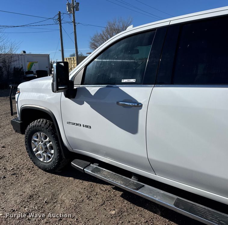 image for item FB0631 2024 Chevrolet Silverado 2500HD Crew Cab flatbed pickup truck