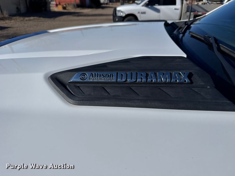 image for item FB0631 2024 Chevrolet Silverado 2500HD Crew Cab flatbed pickup truck