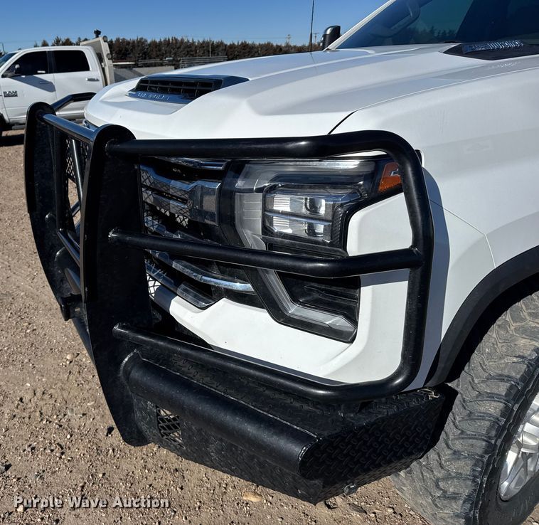 image for item FB0631 2024 Chevrolet Silverado 2500HD Crew Cab flatbed pickup truck