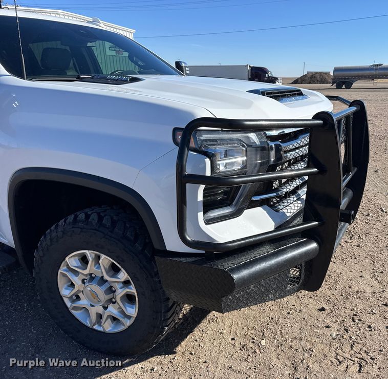 image for item FB0631 2024 Chevrolet Silverado 2500HD Crew Cab flatbed pickup truck