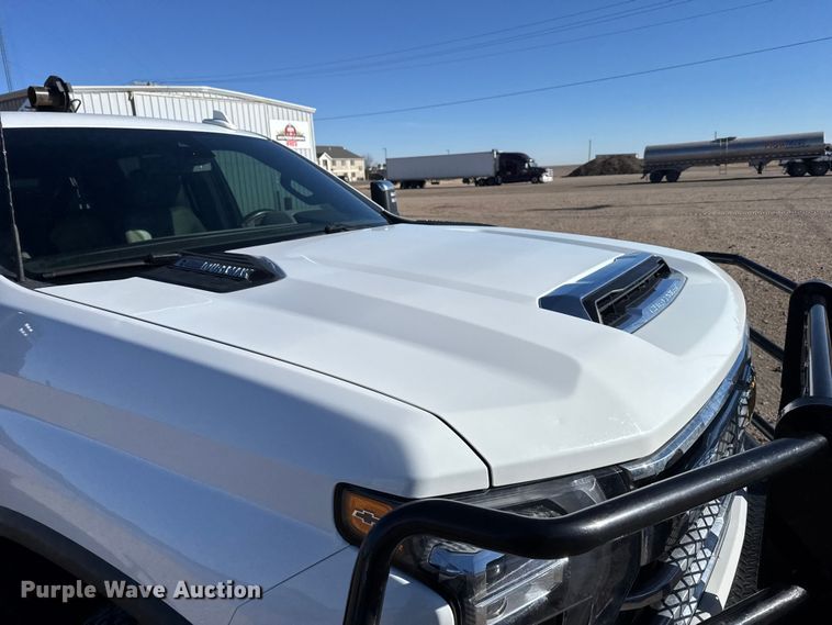 image for item FB0631 2024 Chevrolet Silverado 2500HD Crew Cab flatbed pickup truck
