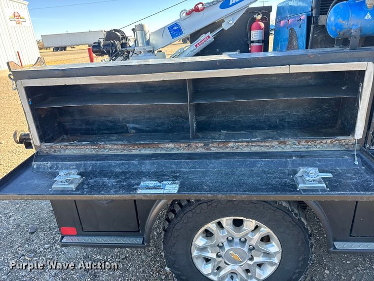 image for item FB0631 2024 Chevrolet Silverado 2500HD Crew Cab flatbed pickup truck