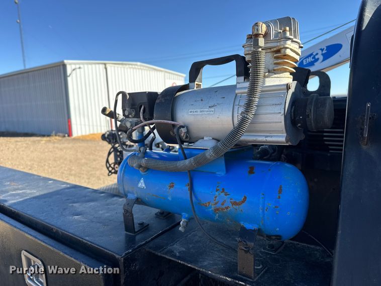 image for item FB0631 2024 Chevrolet Silverado 2500HD Crew Cab flatbed pickup truck