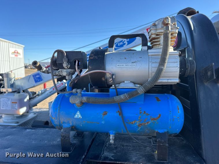 image for item FB0631 2024 Chevrolet Silverado 2500HD Crew Cab flatbed pickup truck