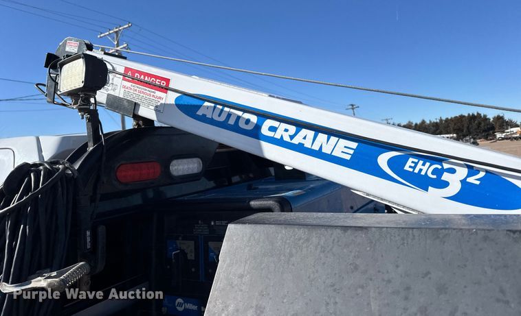 image for item FB0631 2024 Chevrolet Silverado 2500HD Crew Cab flatbed pickup truck