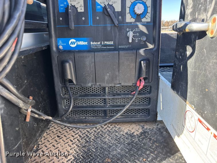 image for item FB0631 2024 Chevrolet Silverado 2500HD Crew Cab flatbed pickup truck