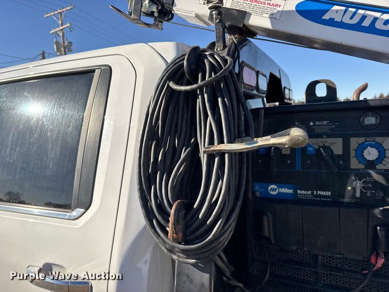 image for item FB0631 2024 Chevrolet Silverado 2500HD Crew Cab flatbed pickup truck