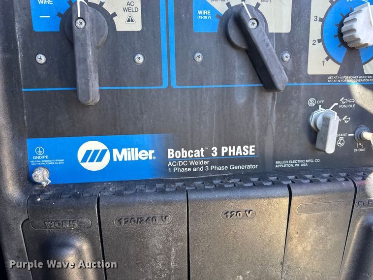 image for item FB0631 2024 Chevrolet Silverado 2500HD Crew Cab flatbed pickup truck