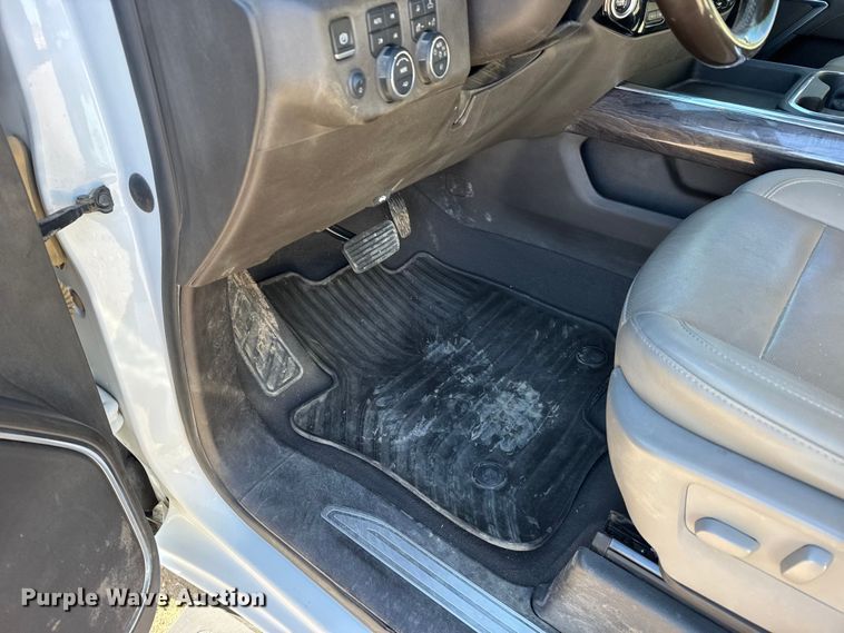 image for item FB0631 2024 Chevrolet Silverado 2500HD Crew Cab flatbed pickup truck