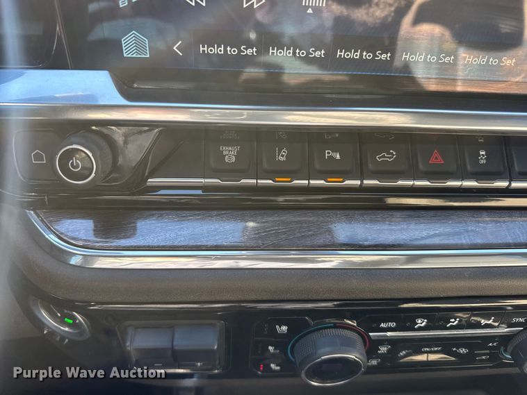 image for item FB0631 2024 Chevrolet Silverado 2500HD Crew Cab flatbed pickup truck