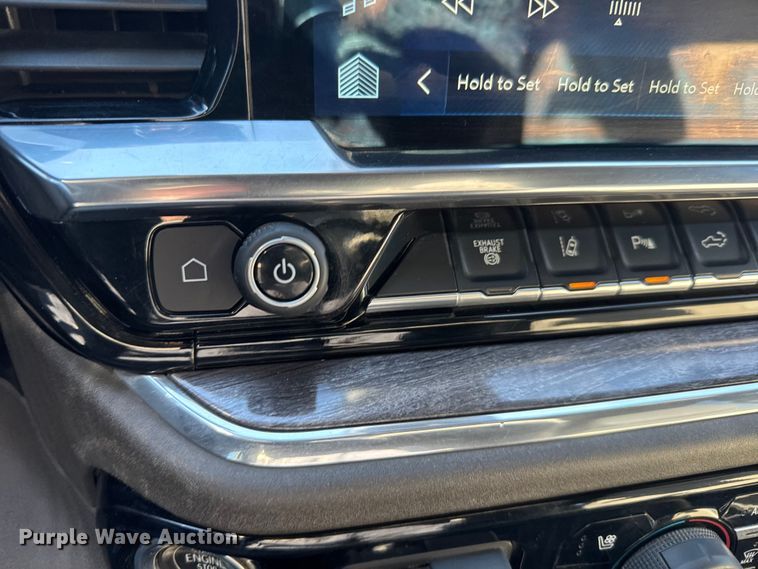 image for item FB0631 2024 Chevrolet Silverado 2500HD Crew Cab flatbed pickup truck