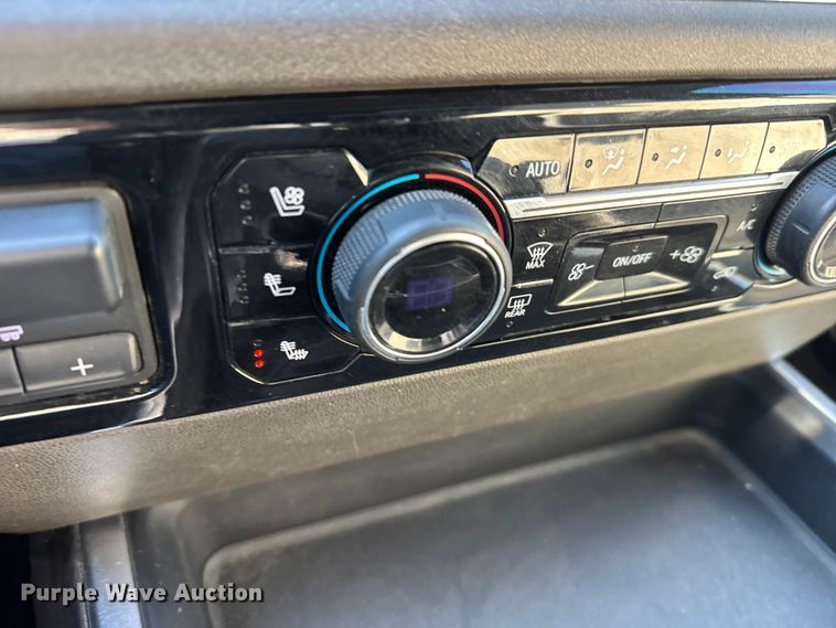 image for item FB0631 2024 Chevrolet Silverado 2500HD Crew Cab flatbed pickup truck