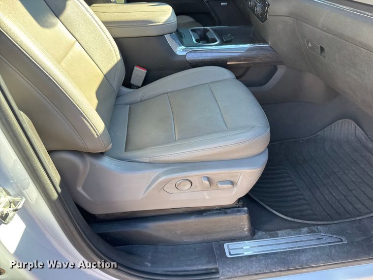 image for item FB0631 2024 Chevrolet Silverado 2500HD Crew Cab flatbed pickup truck