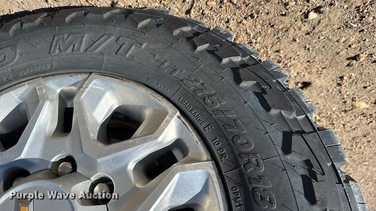 image for item FB0631 2024 Chevrolet Silverado 2500HD Crew Cab flatbed pickup truck