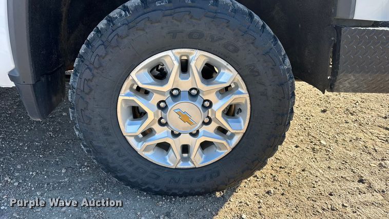 image for item FB0631 2024 Chevrolet Silverado 2500HD Crew Cab flatbed pickup truck