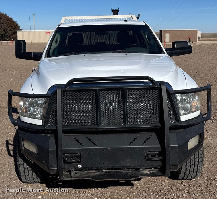 image for item FB0632 2017 RAM 3500 Crew Cab flatbed pickup truck