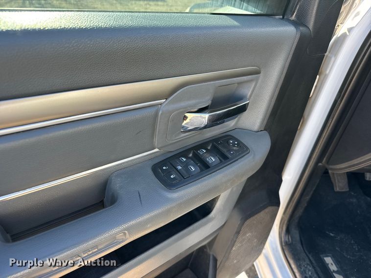 image for item FB0632 2017 RAM 3500 Crew Cab flatbed pickup truck