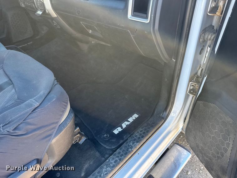 image for item FB0632 2017 RAM 3500 Crew Cab flatbed pickup truck