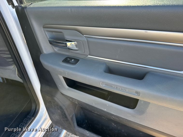 image for item FB0632 2017 RAM 3500 Crew Cab flatbed pickup truck