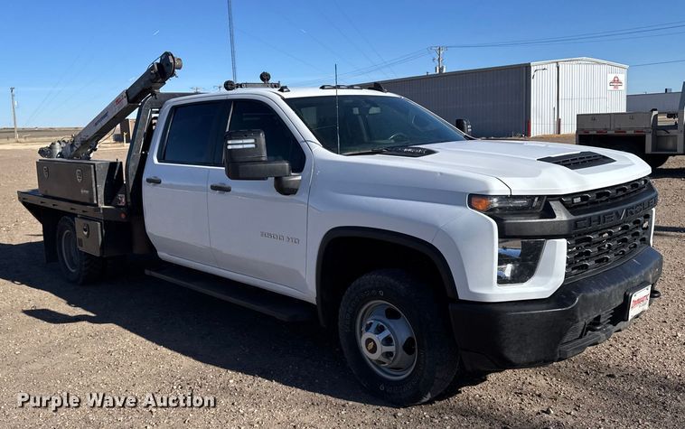 image for item FB0633 2022 Chevrolet Silverado 3500HD Crew Cab flatbed pickup truck