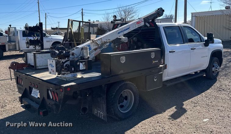 image for item FB0633 2022 Chevrolet Silverado 3500HD Crew Cab flatbed pickup truck