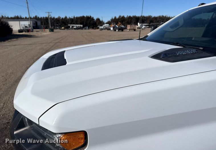 image for item FB0633 2022 Chevrolet Silverado 3500HD Crew Cab flatbed pickup truck