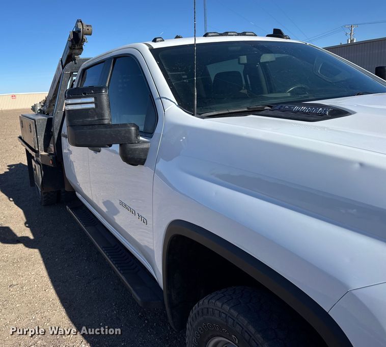 image for item FB0633 2022 Chevrolet Silverado 3500HD Crew Cab flatbed pickup truck