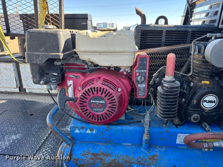 image for item FB0633 2022 Chevrolet Silverado 3500HD Crew Cab flatbed pickup truck