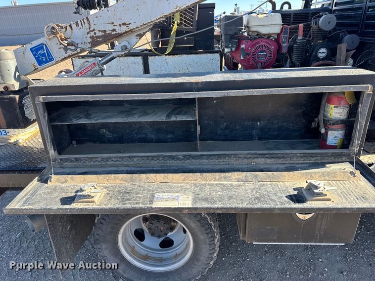 image for item FB0633 2022 Chevrolet Silverado 3500HD Crew Cab flatbed pickup truck