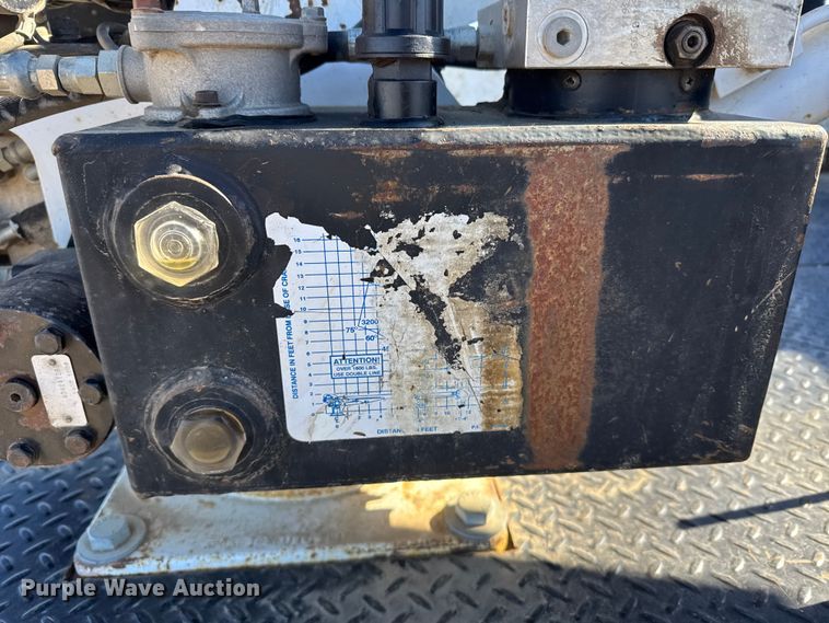 image for item FB0633 2022 Chevrolet Silverado 3500HD Crew Cab flatbed pickup truck