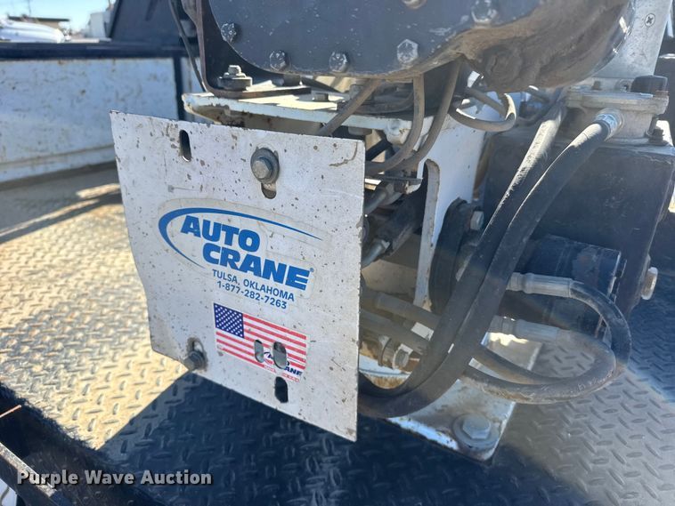 image for item FB0633 2022 Chevrolet Silverado 3500HD Crew Cab flatbed pickup truck