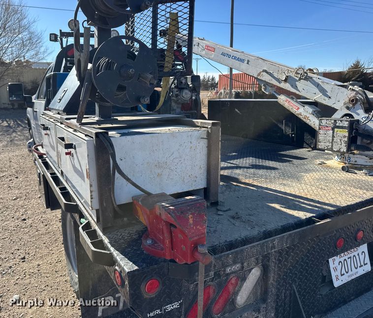 image for item FB0633 2022 Chevrolet Silverado 3500HD Crew Cab flatbed pickup truck