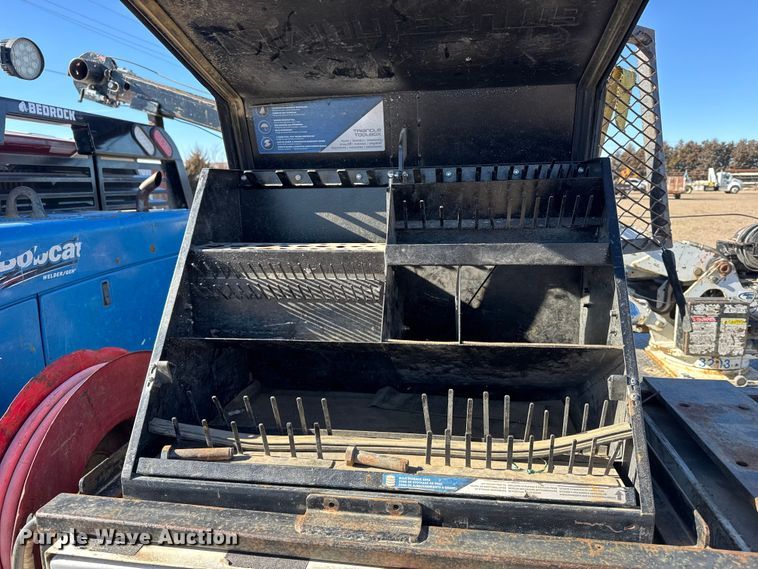 image for item FB0633 2022 Chevrolet Silverado 3500HD Crew Cab flatbed pickup truck