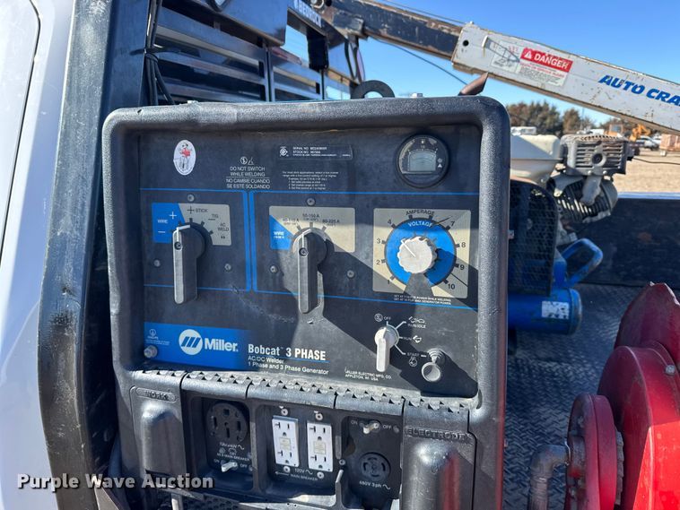 image for item FB0633 2022 Chevrolet Silverado 3500HD Crew Cab flatbed pickup truck