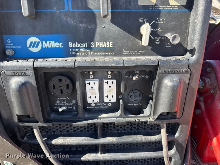 image for item FB0633 2022 Chevrolet Silverado 3500HD Crew Cab flatbed pickup truck