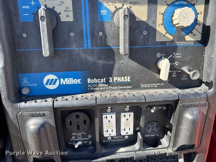 image for item FB0633 2022 Chevrolet Silverado 3500HD Crew Cab flatbed pickup truck