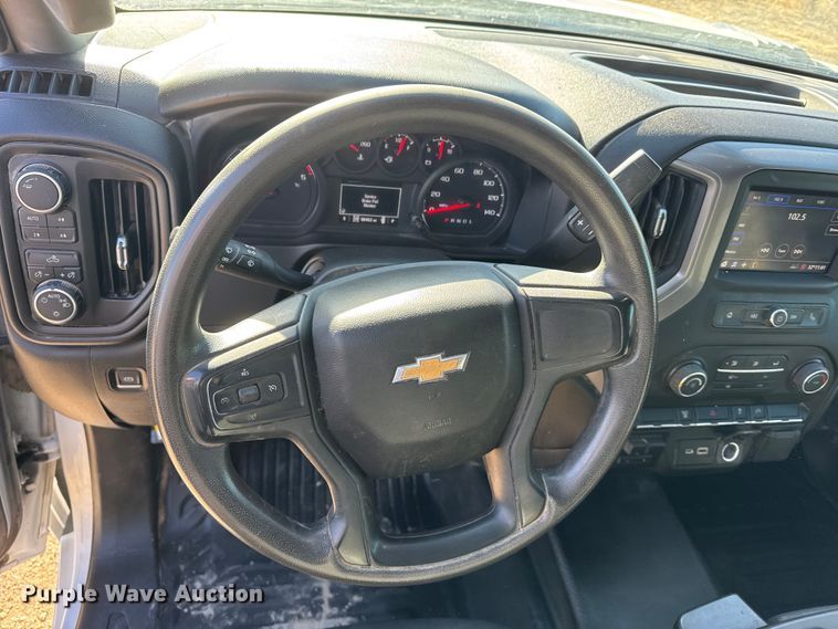 image for item FB0633 2022 Chevrolet Silverado 3500HD Crew Cab flatbed pickup truck