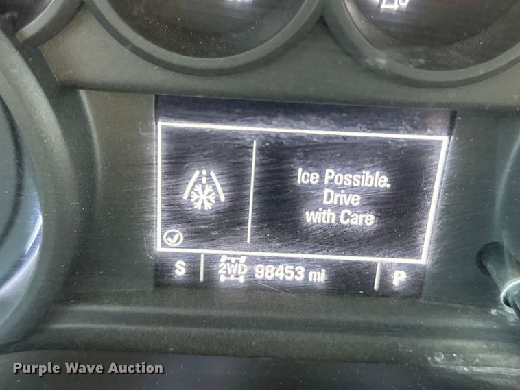 image for item FB0633 2022 Chevrolet Silverado 3500HD Crew Cab flatbed pickup truck